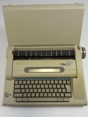 Beige Portable Typewriter - The Office 2000 model NA5HH tested & working